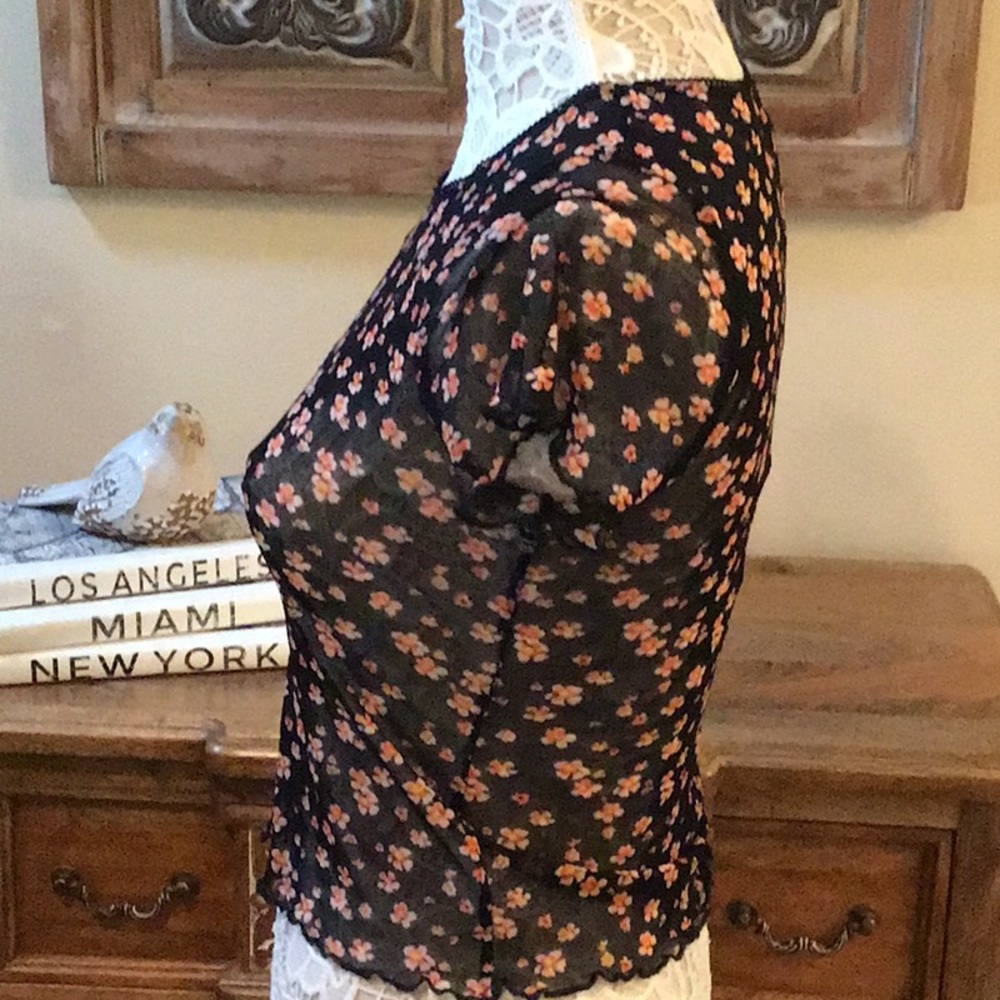 532 🌼EUC Me to We Pac Sun Juniors Sheer Floral Top🌼 - Picture 5 of 7